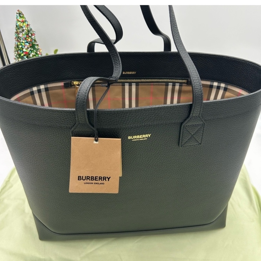Women’s Burberry pebble grain leather check lined large shopping tote